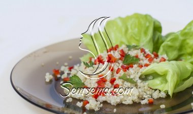 سلطة الكينوا بالخس