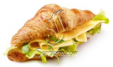 ساندويش الكرواسان بالجبن للفطور