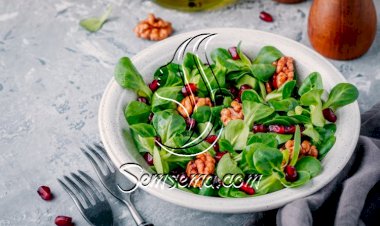 سلطة الجرجير بالرمان والجوز