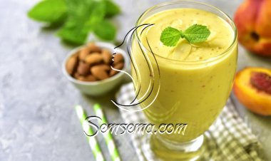 سموذي الدراق والموز باللوز