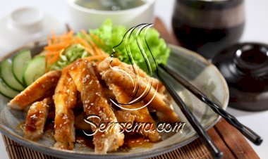 دجاج ترياكي بالسمسم والصوص