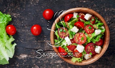 سلطة الطماطم بالجبن الأبيض