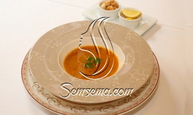 شوربة العدس بالطماطم