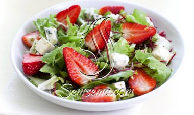 سلطة جرجير مع فراولة للرجيم