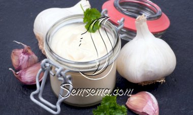 الثومية بالمايونيز والزبادي