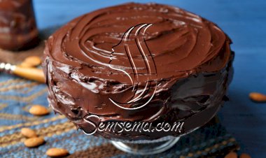 كيكة منها وفيها