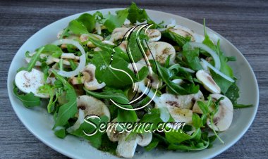 سلطة الجرجير بالفطر والبصل للرجيم