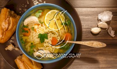 شوربة الدجاج مع لسان العصفور