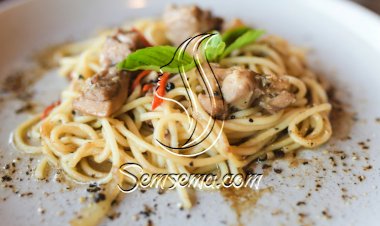 سباجيتي بالدجاج والزبدة