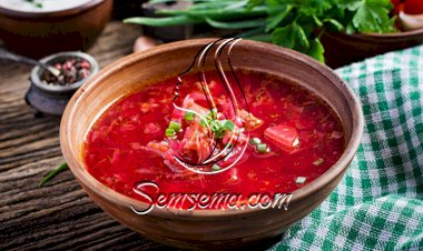 شوربة الملفوف الأحمر بالطماطم