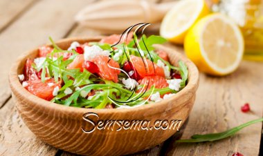 سلطة الجريب فروت بالجرجير