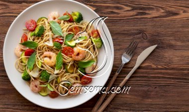 مكرونة بالروبيان والخضار