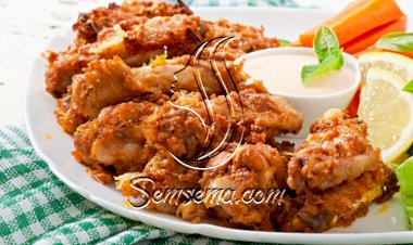 أجنحة الدجاج المتبلة بالثوم وجبن البارميزان