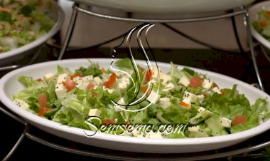 سلطة عربية مع جبنة الحلوم