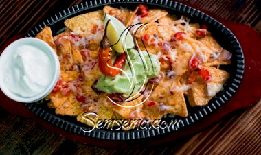 سلطة الناتشوز بالأفوكادو