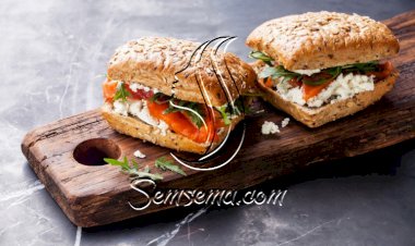 ساندويش السلمون المدخن مع الجبن الكريمي