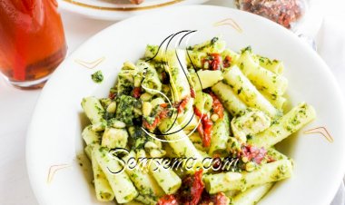 باستا بالدجاج وصلصة البستو