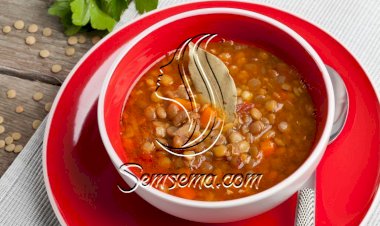 شوربة العدس البني بالطماطم