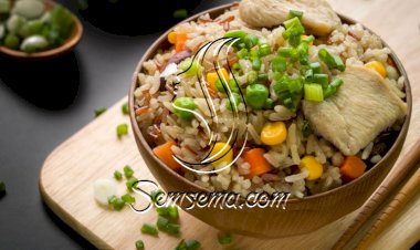 أرز مقلي بالدجاج والخضار