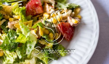 سلطة الذرة والخس بالمايونيز