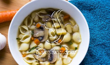 شوربة فطر بالمكرونة