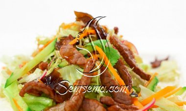 سلطة تاي مع فيليه اللحم