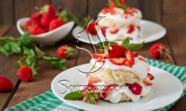 كيك عيد الأم بالفراولة