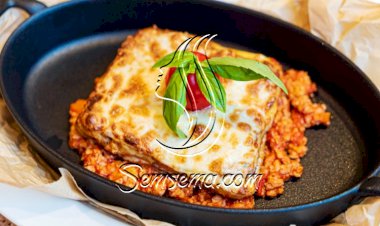 لازانيا باللحم والصلصة وجبن الريكوتا