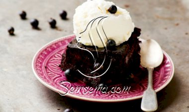براونيز الشوكولاتة مع الآيس كريم