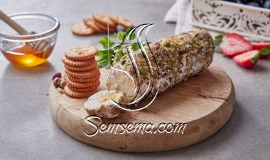 جبن بالأعشاب والفستق لمقبلات فاخرة