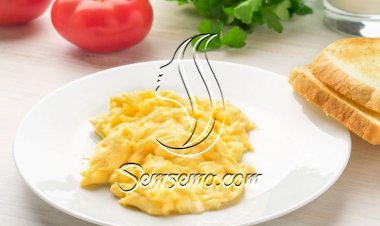 بيض مخفوق على الطريقة الأمريكية للفطور