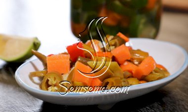 مخلل مشكل بالفلفل والجزر بالفيديو