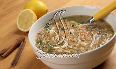شوربة الشعيرية بالدجاج مع منال العالم بالفيديو