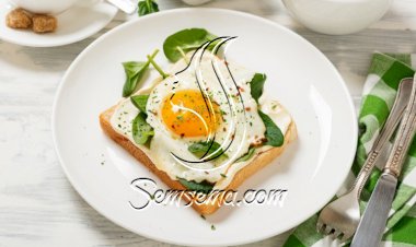 بيض عيون بالجبن للسحور