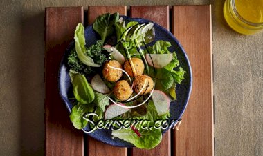 سلطة الخضار مع جبن الماعز المقلي