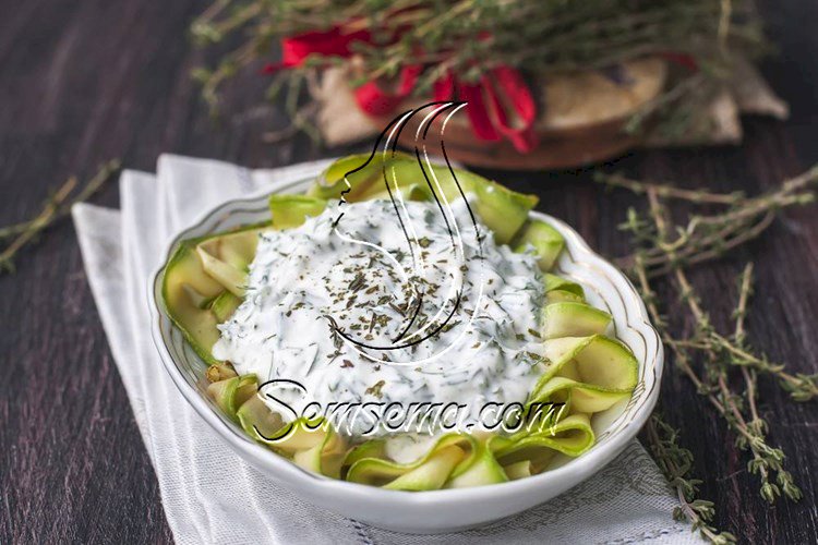 سلطة الكوسة بالزبادي.. خفيفة على المعدة