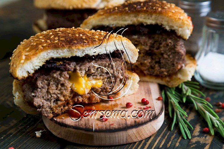 ساندويتش البرجر محشي بالجبنة الشيدر