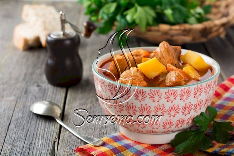 شوربة خضار بقطع اللحم.. وجبة متكاملة
