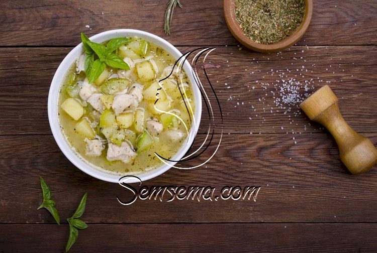 طريقة عمل شوربة بطاطس بقطع الدجاج