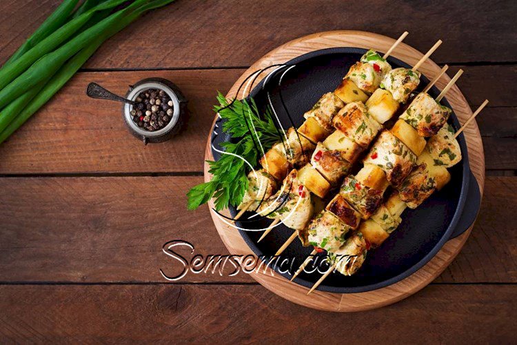 طريقة عمل شيش الدجاج بقطع التفاح