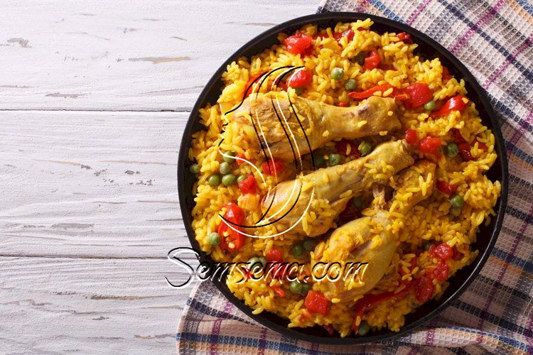طريقة عمل صينية الدجاج بالأرز الأصفر في الفرن