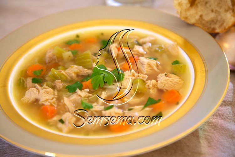طريقة عمل شوربة الدجاج بالجزر
