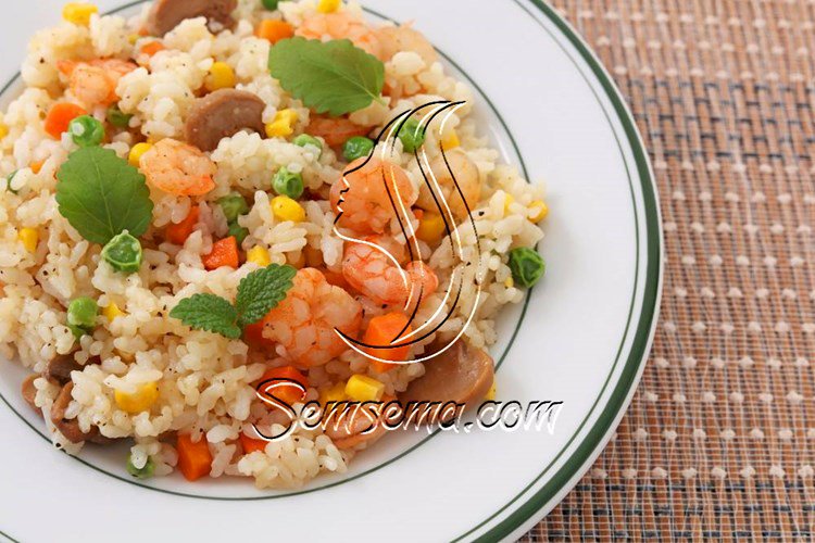 طريقة عمل أرز بالجمبري والخضروات
