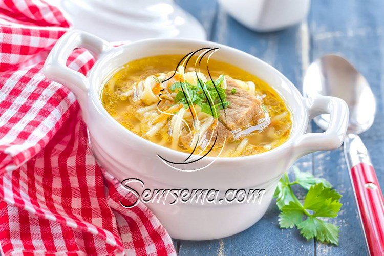 طريقة عمل شوربة الشعيرية بقطع الدجاج