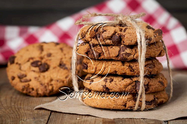 طريقة عمل الكوكيز بالشيكولاتة وعين الجمل
