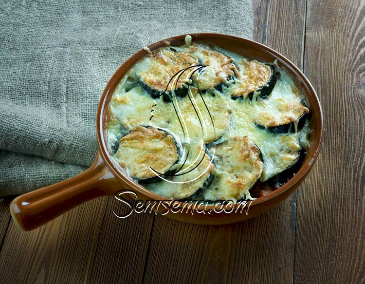 طريقة عمل صينية باذنجان بالموزاريلا