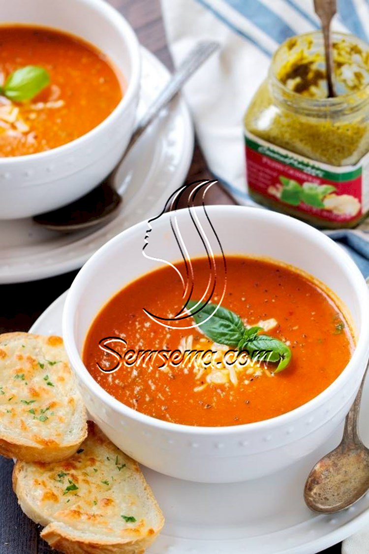 طريقة عمل شوربة الطماطم بالثوم والريحان