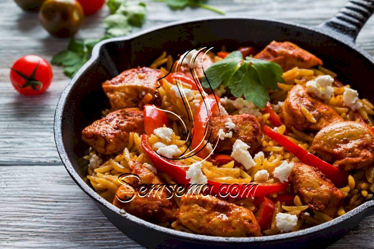 طريقة عمل الأرز بقطع الدجاج والفيتا