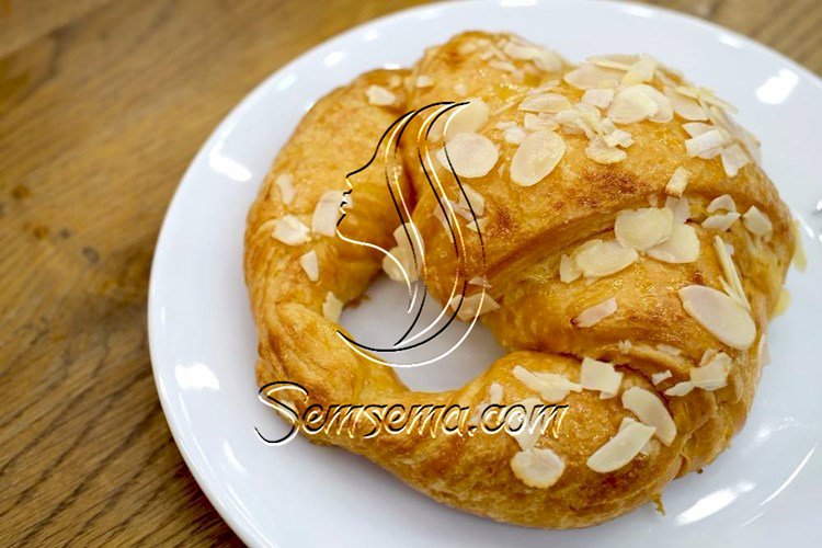 طريقة عمل كرواسون بزبدة اللوز