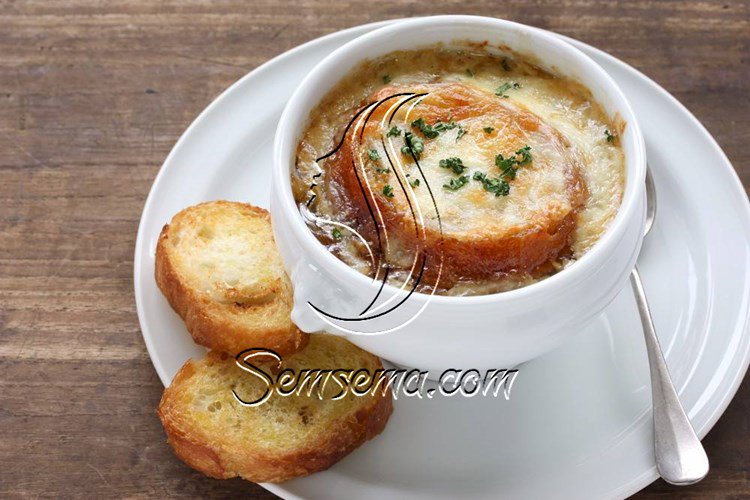 طريقة عمل شوربة البصل بالجبنة